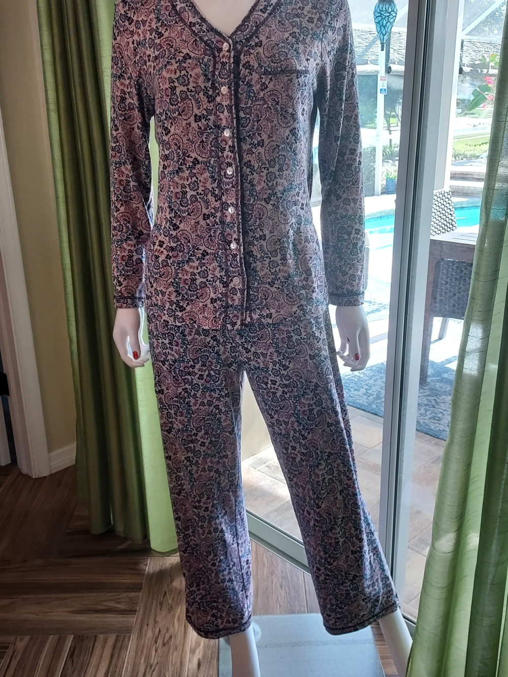 Secret Treasures Pink and Navy Paisley Pajama Set: M (10)